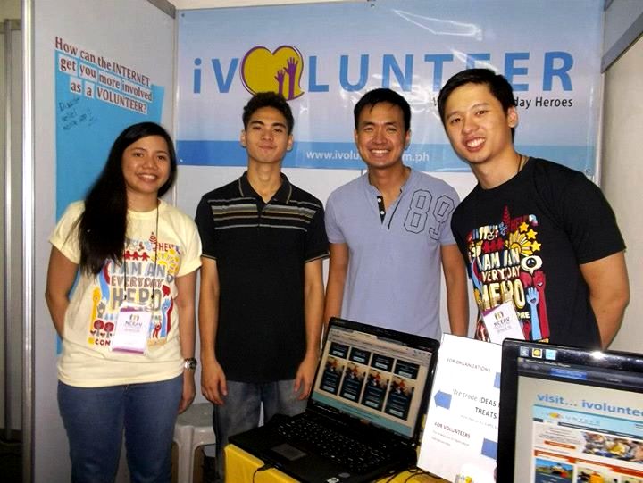 Bel (2nd from right) with the second generation of iVolunteer Philippines, participating at a volunteer fair